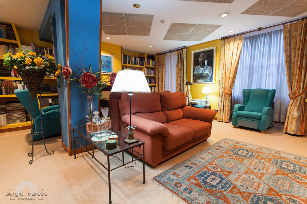 sala-estar-decoracion-sofas-pension-begona-bilbao.jpg