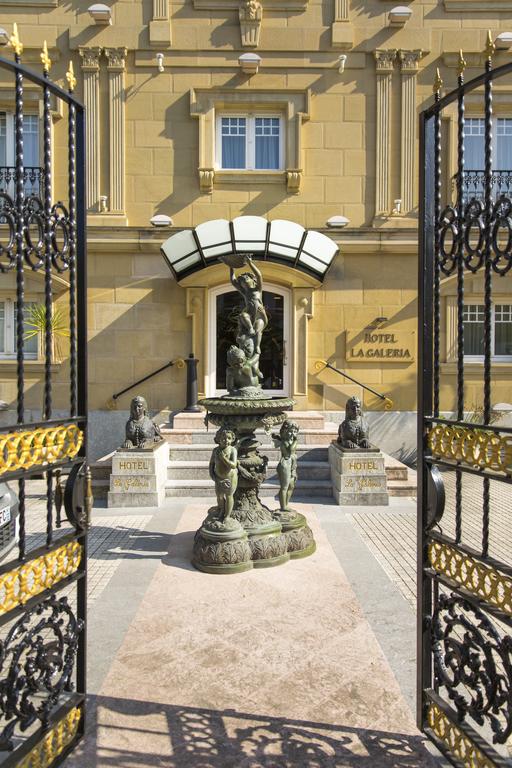 entrada-puertas-hotel-la-galeria-donosti-san-sebastian.jpg