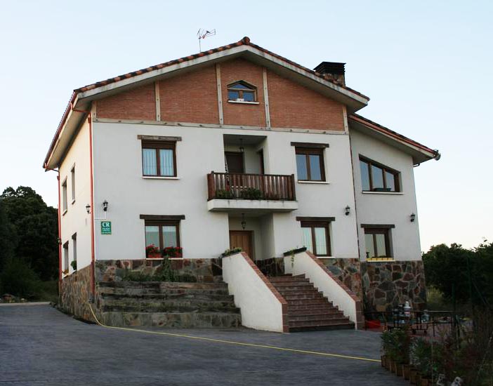 fachada-casa-rural-la-granja-vitoria-gasteiz.jpg