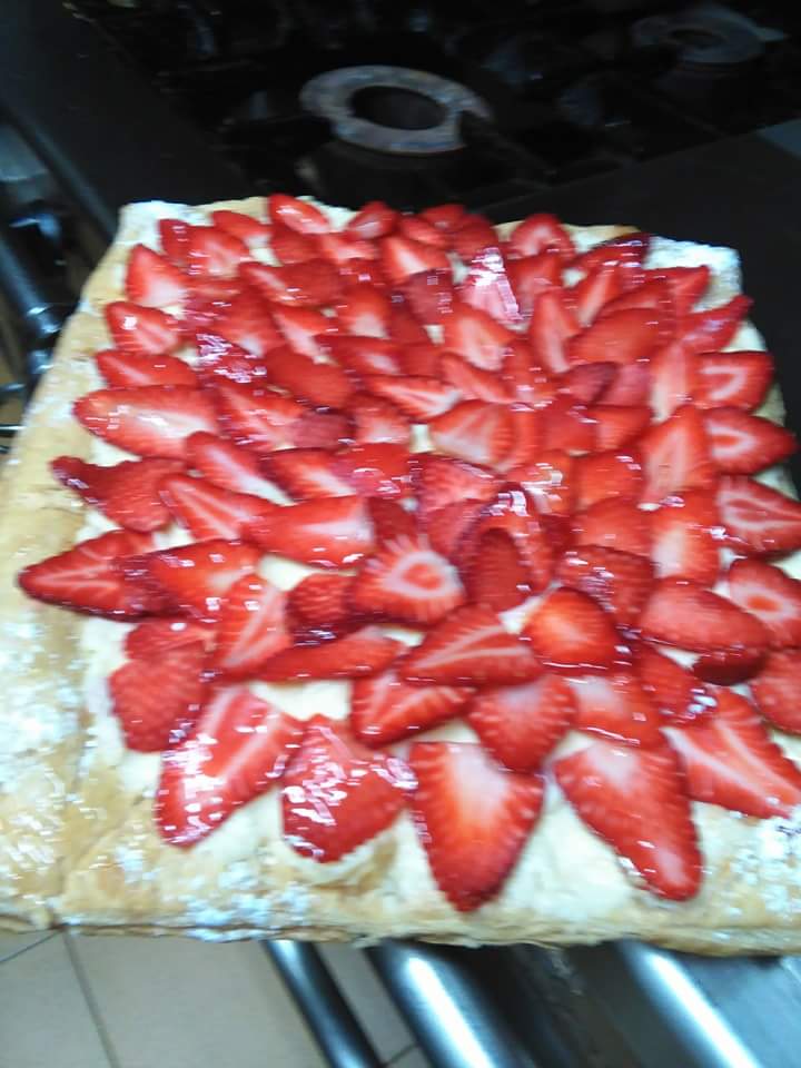 hojaldre-crema-pastelera-fresas-akelarre-taberna-bermeo.jpg