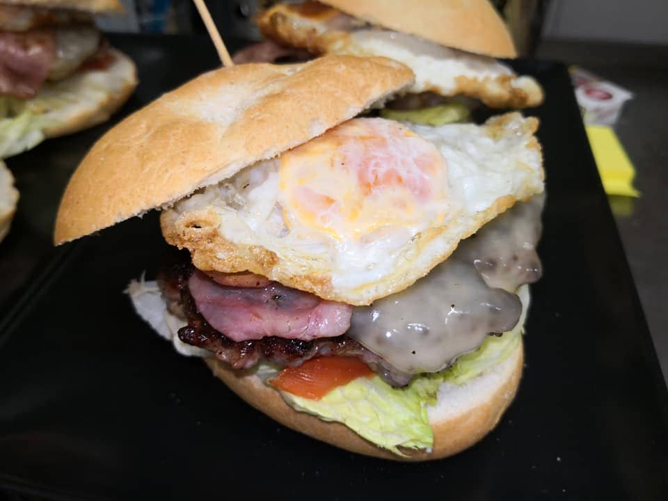 hamburguesa-completa-bar-cafe-la-sfera-haro-la-rioja.jpg