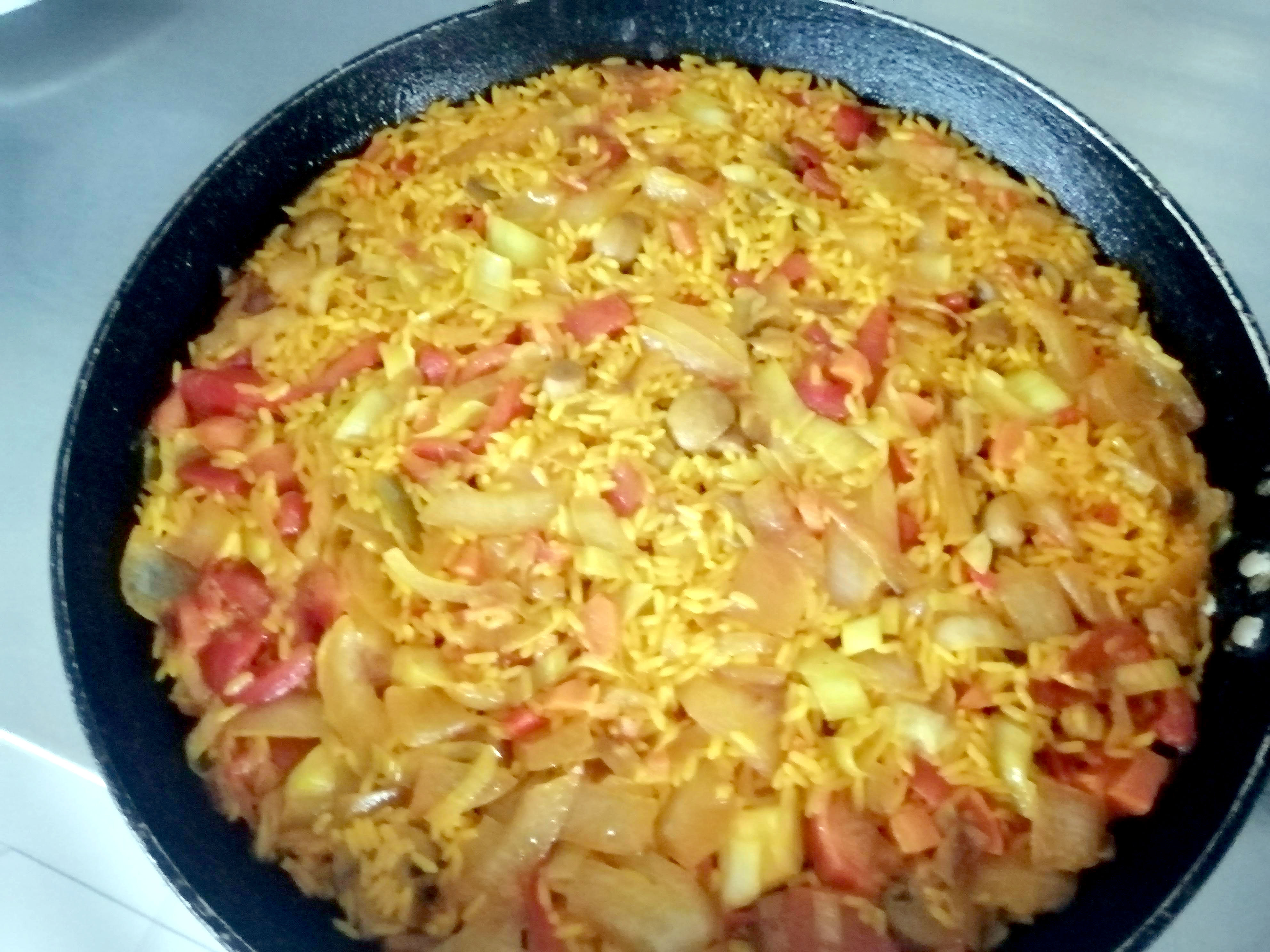 arroz-carne-cebolla-caramelizada-restaurante-bilbao-hostel-bizkaia-euskadi.jpg