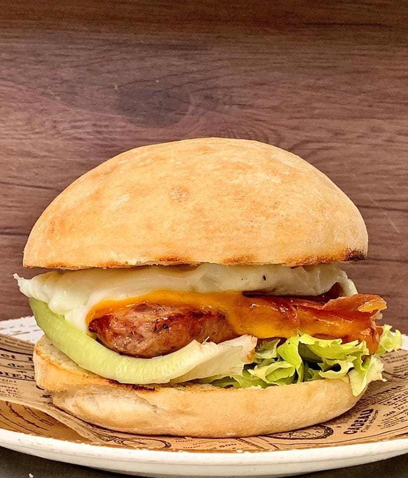 hamburguesa-restaurante-cerveceria-la-del-medio-oviedo-asturias.jpg