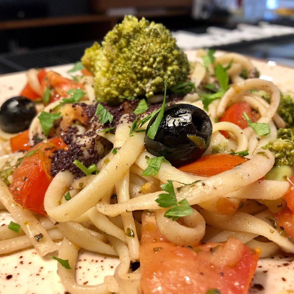 plato-ensalada-brocoli-restaurante-copper-deli-bilbao.jpg
