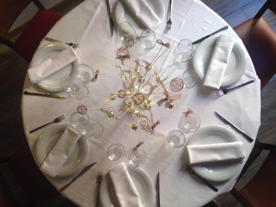 mesa-redonda-restaurante-de-perdidos-al-rios-logrono.jpg