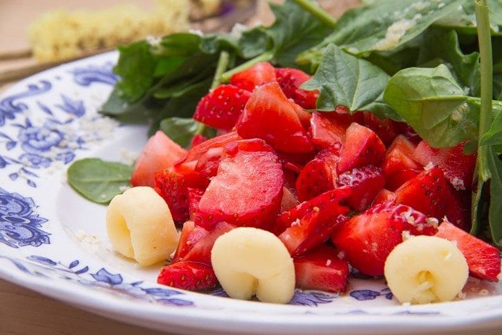 ensalada-de-fresas-restaurante-dolores-y-lola-madrid.jpg