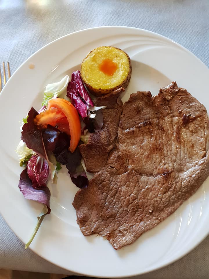 filete-ternera-ensalada-restaurante-coto-de-san-juan-cuenca-castilla-mancha.jpg