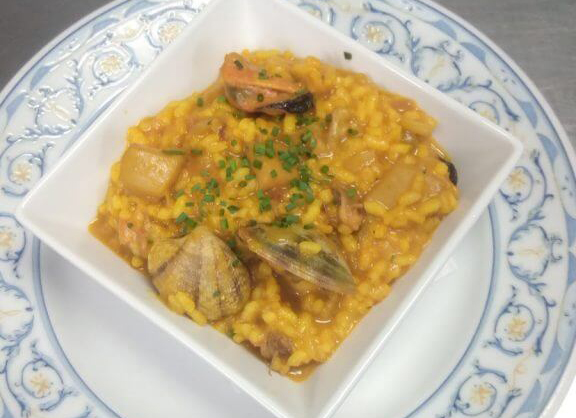 restaurante-coto-del-casar-paella-arroz-almejas-pimiento-madrid.jpg