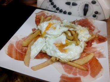 huevos-rotos-jamon-el-txoko-taberna-vitoria.jpg