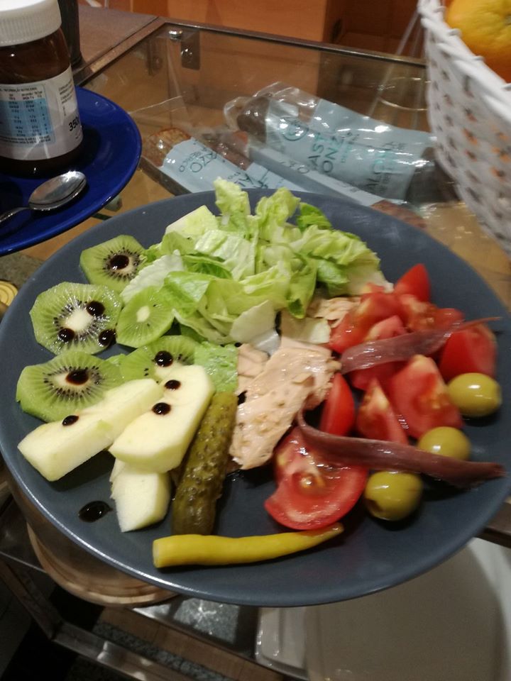 ensalada-kiwi-tomate-restaurante-flor-de-escocia-burgos-castilla-leon.jpg