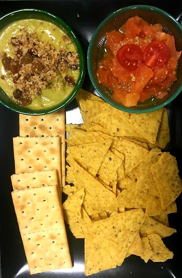 nachos-guacamole-galletas-saladas-restaurante-flor-de-escocia-burgos-castilla-leon.jpg