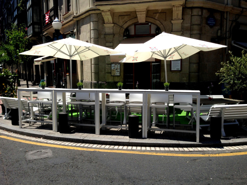 green-bistrot-bilbao-terraza-sombrillas.jpg