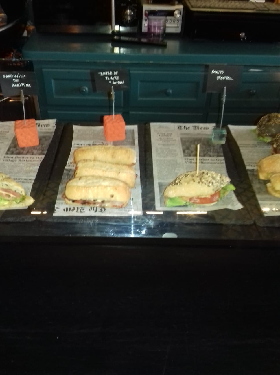 pinchos-de-bocado-cafeteria-happy-bilbao.jpeg