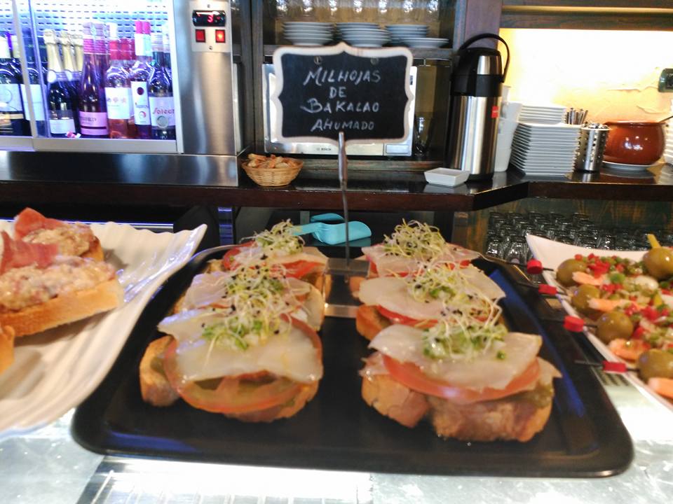 pinchos-milhojas-bacalao-ahumado-bar-itxas-bide-taberna-getxo.jpg