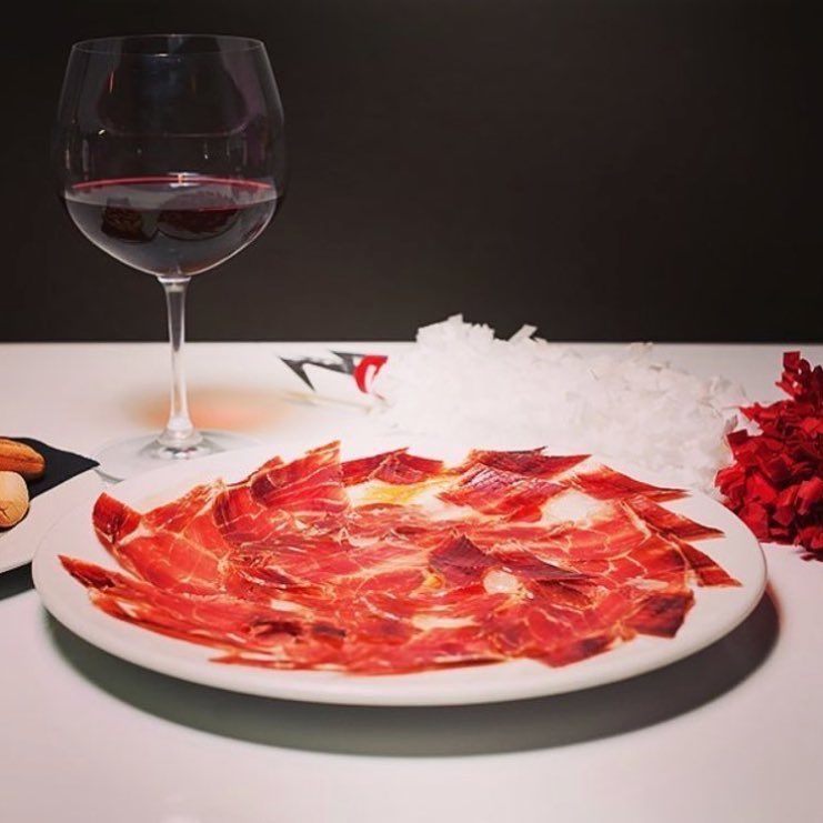 tabla-jamon-iberico-copa-vino-restaurante-jaime-alpresa-sevilla-andalucia.jpg