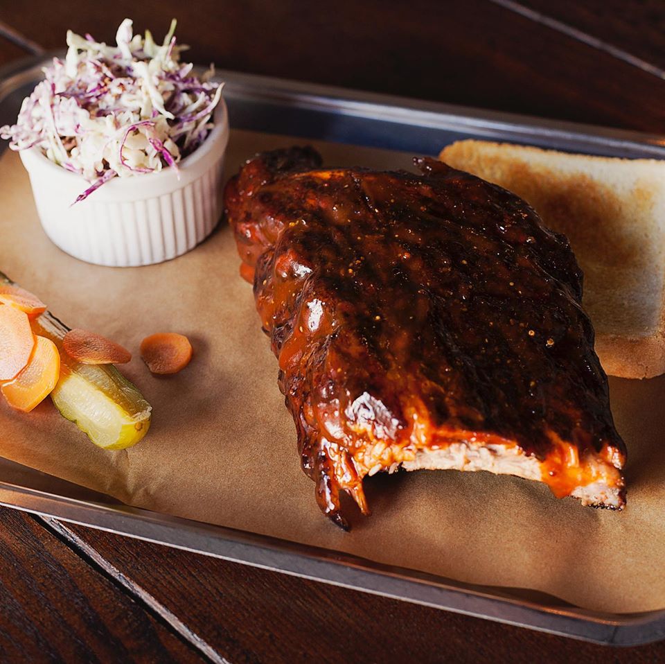 plato-costilla-col-restaurante-jimbo-smokehouse-madrid.jpg