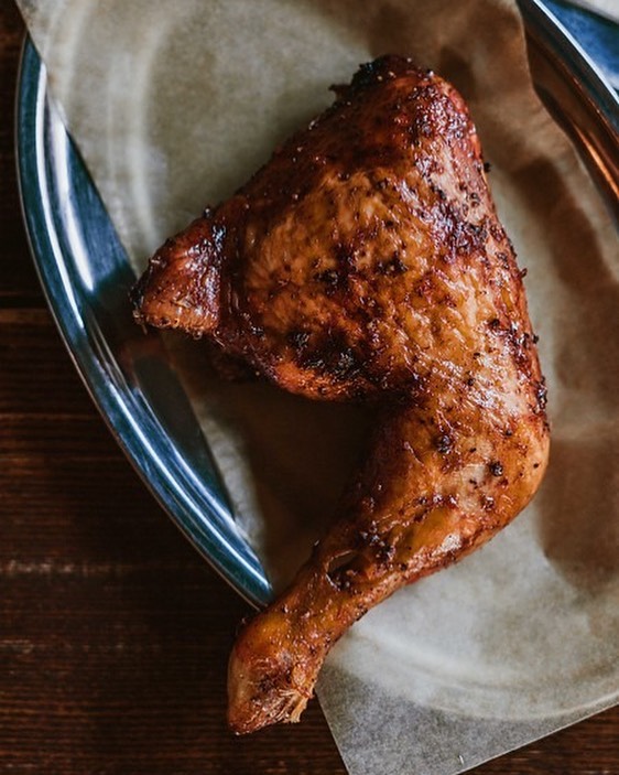 plato-muslo-pollo-crispy-restaurante-jimbo-smokehouse-madrid.jpg