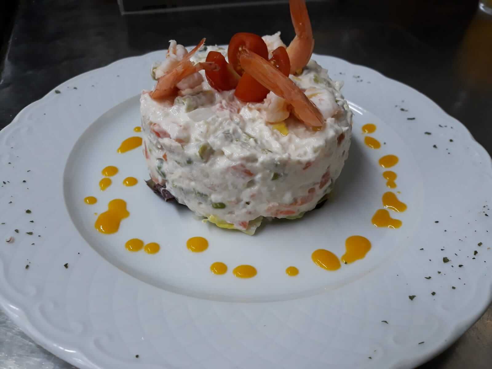 restaurante-la-maite-logrono-ensaladilla-plato.jpeg