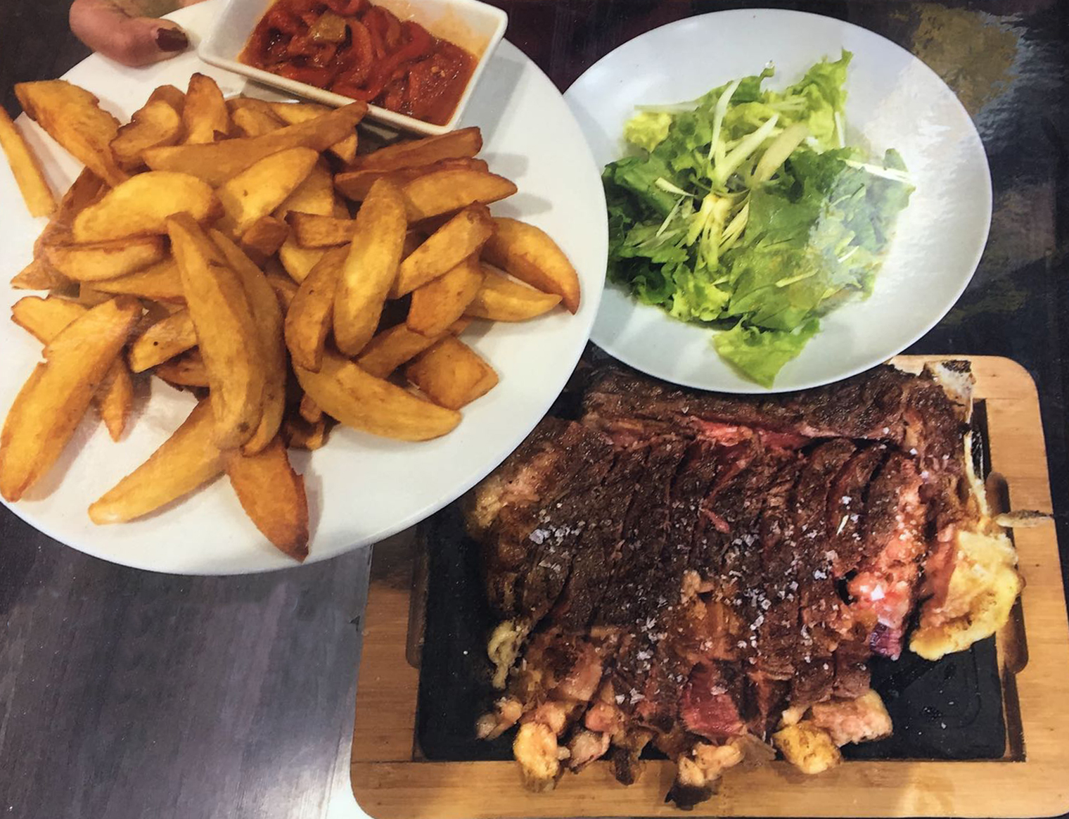 chuleton-patatas-esnsalada-restaurante-la-baka-baska-bilbao.jpg