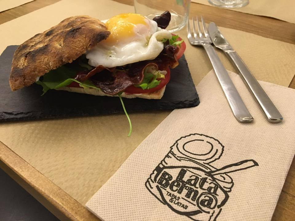 lata-berna-comida-restaurante-barcelona-hamburguesa.jpg