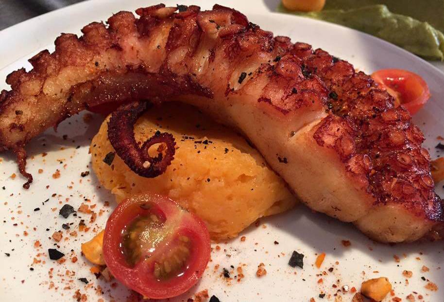 la-tragantua-pulpo-madrid-restaurante-tomate.jpg