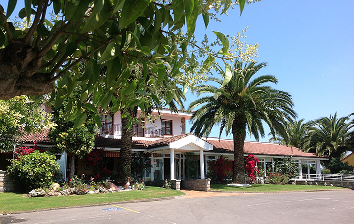 los-nogales-restaurante-asturias-entrada.jpg