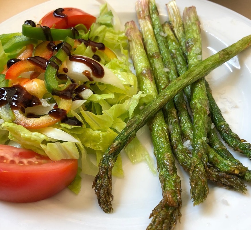 ensalada-esparragos-trigueros-tomate-lechuga-restaurante-rayal-madrid.jpg