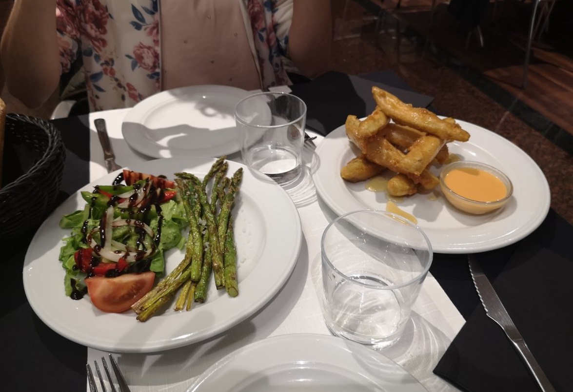 ensalada-esparragos-trigueros-restaurante-rayal-madrid.jpg