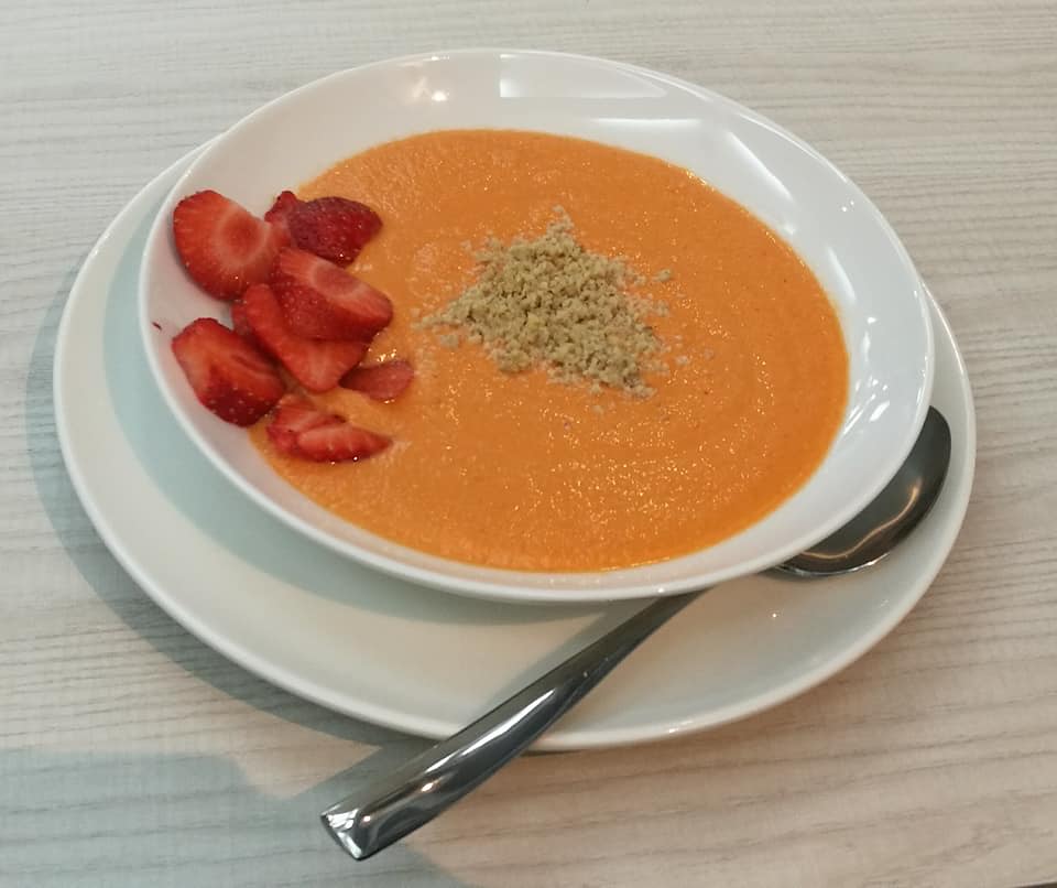 salmorejo-fresas-bar-cafe-sirimiri-bilbao.jpg