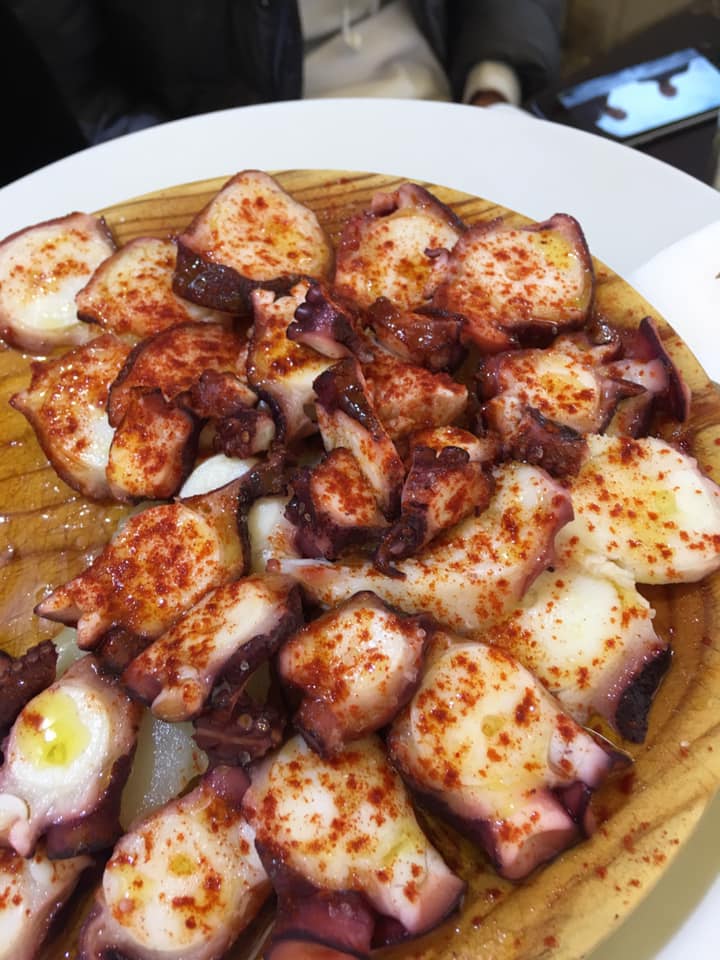 pulpo-gallega-restaurante-divisa-blanca-granada-andalucia.jpg