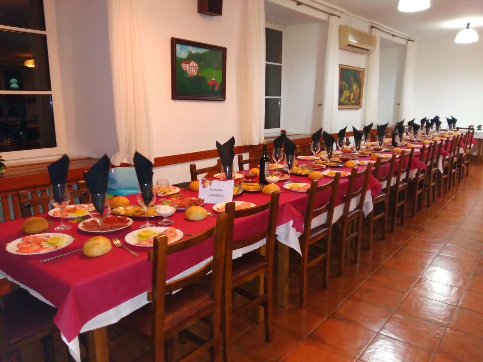 comedor-mesa-casa-vicente-palloti-carranza.jpg