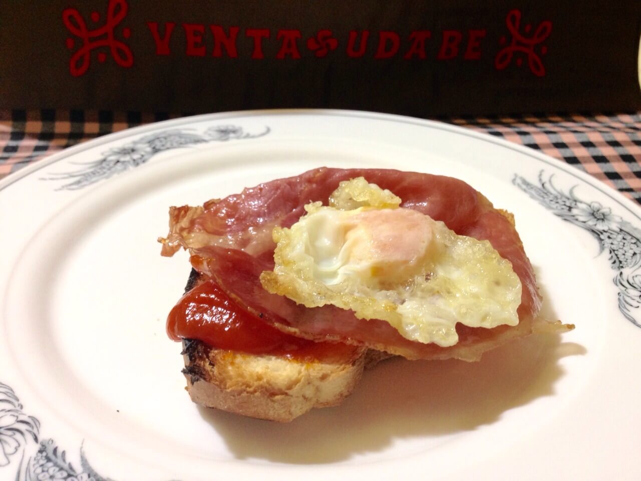 restaurante-navarra-venta-udabe-pincho-magras-con-huevo.jpg