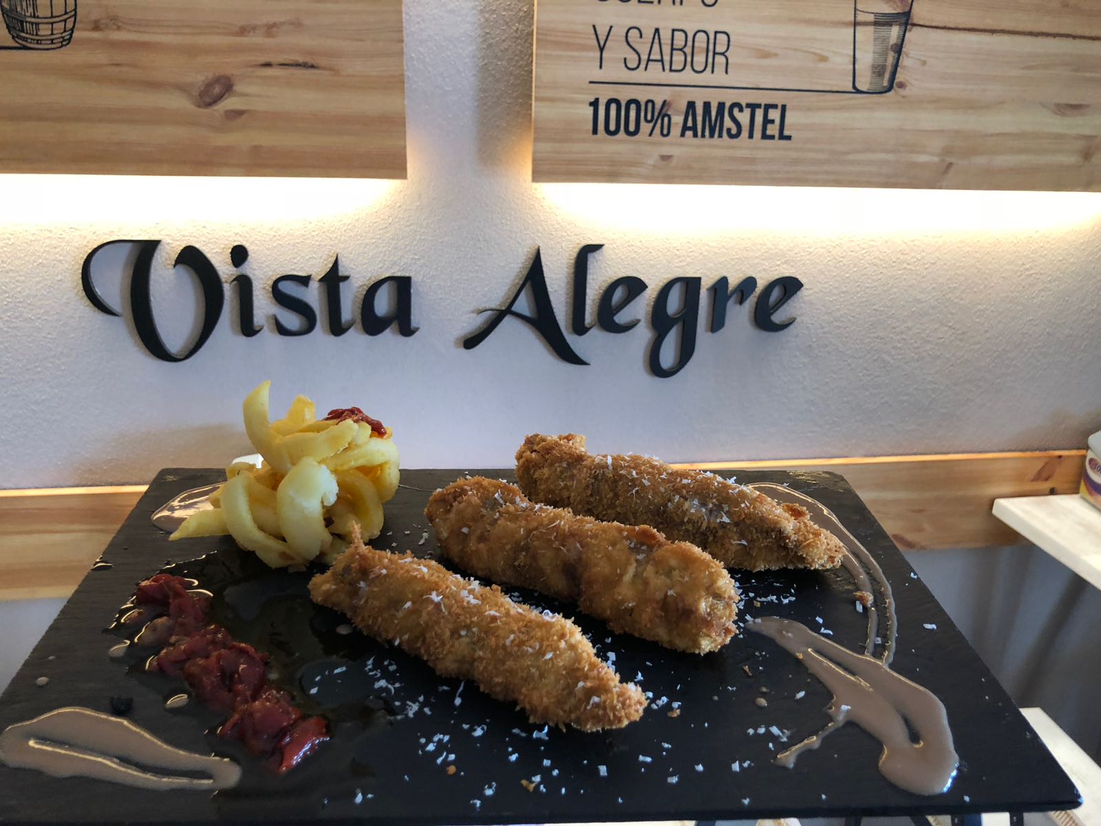 cachopines-enrollados-salsa-ajo-negro-restaurante-vista-alegre-oviedo.jpg